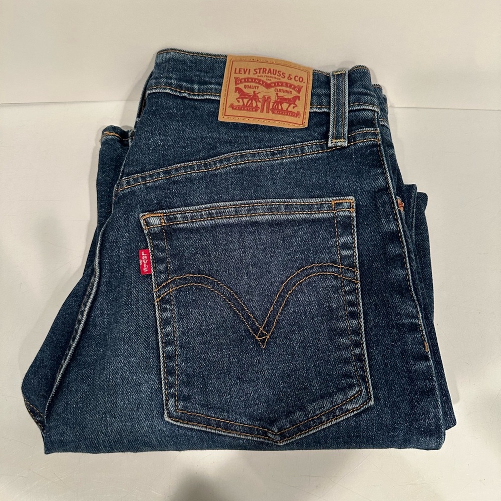 Levi’s Women’s Ribcage Straight jeans size 30
